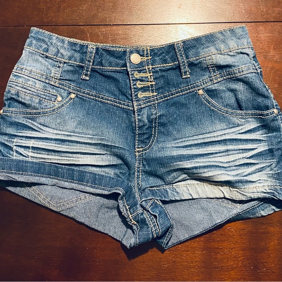 Womens Almost Famous Stretch Jean Shorts Size 7 Distressed - Picture 1 of 7